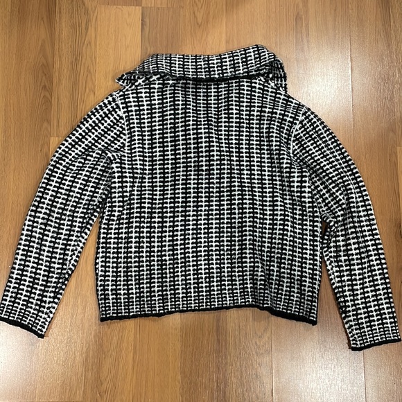 Rachel Zoe double breasted black and white sweater with brown buttons - Picture 5 of 5